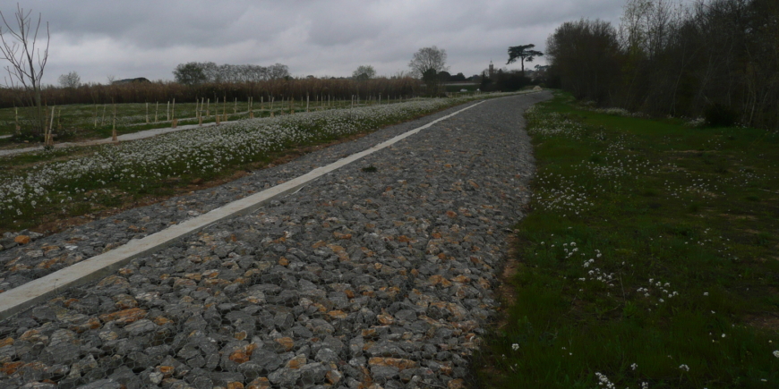 Deversoir digue de la Peyne